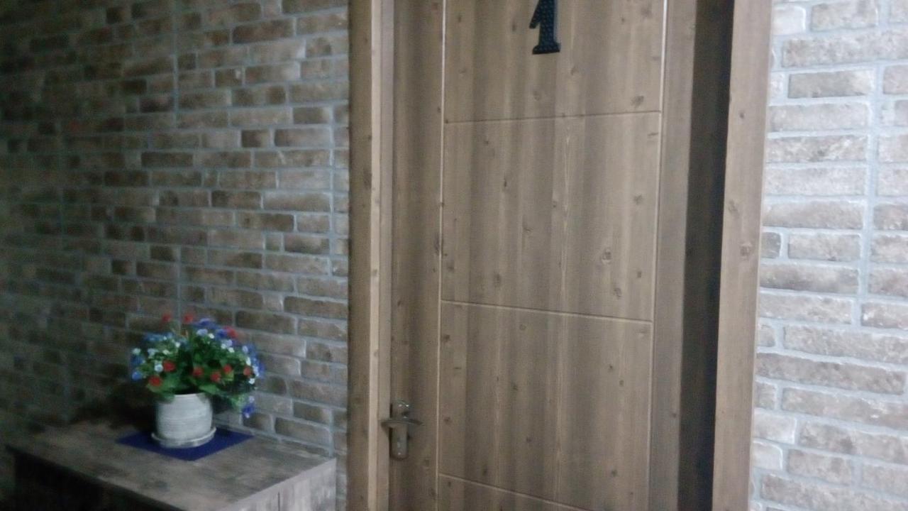 Hotel Isani ティビリシ エクステリア 写真