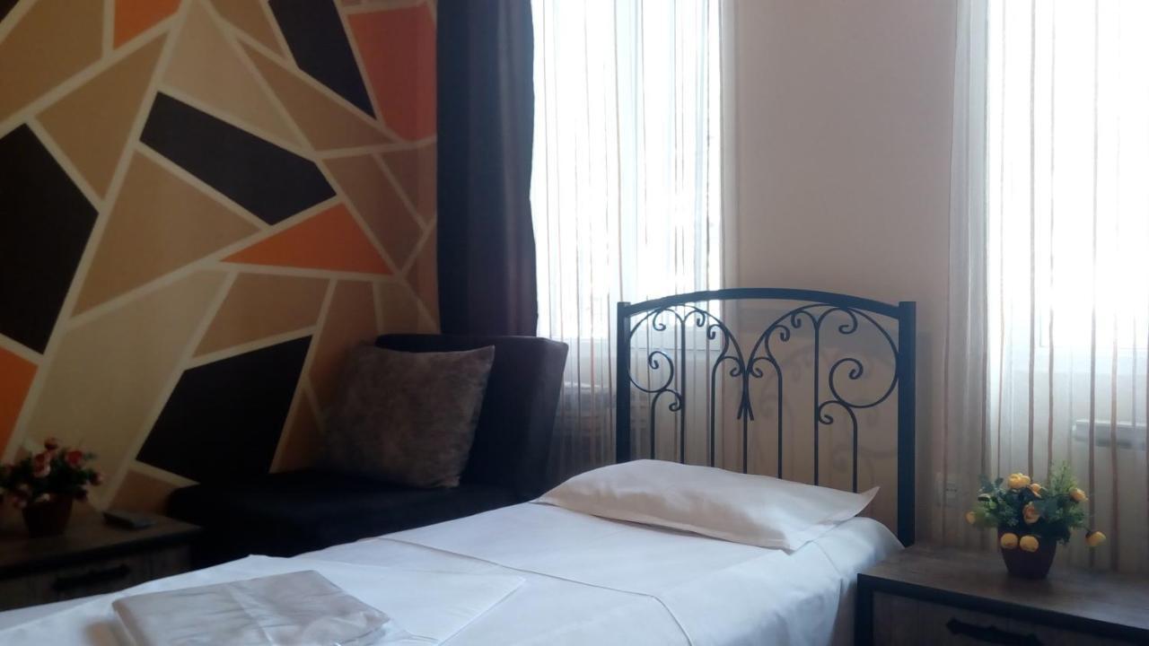 Hotel Isani ティビリシ エクステリア 写真