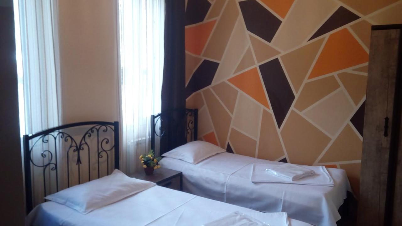 Hotel Isani ティビリシ エクステリア 写真