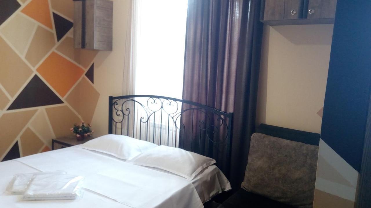 Hotel Isani ティビリシ エクステリア 写真