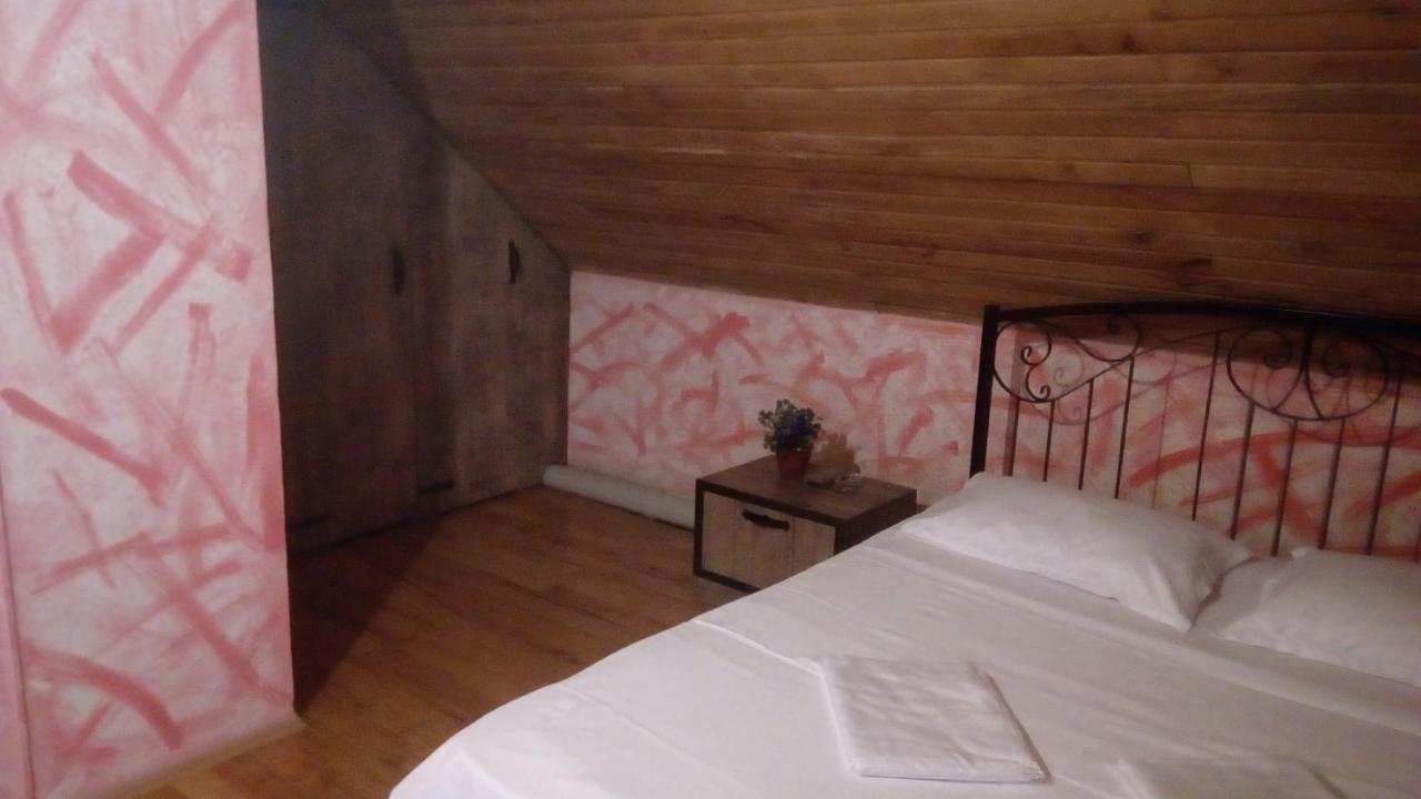 Hotel Isani ティビリシ エクステリア 写真