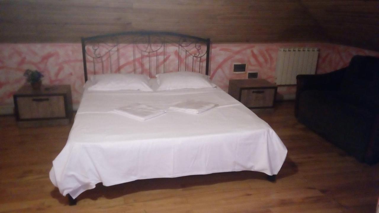 Hotel Isani ティビリシ エクステリア 写真